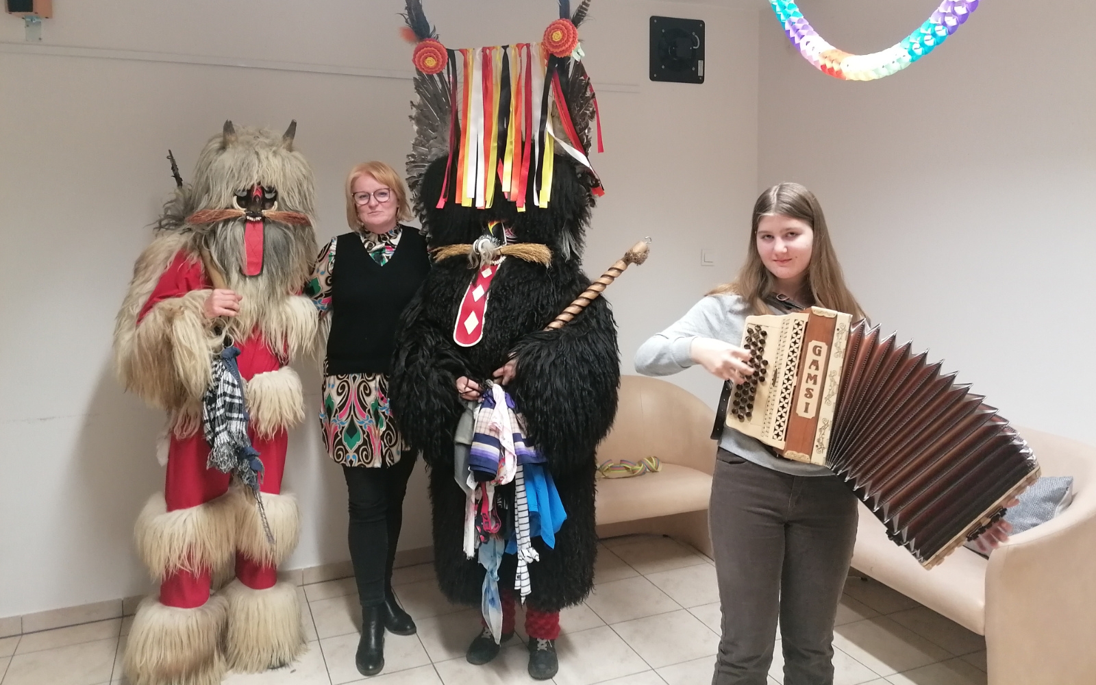 Marko Kolar, Petra Kranvogel Korošec, Valerija Breznik in Nadja Merčnik. Pustno je te dni tudi v Knjižnici Lenart! Foto: Aleksandra Papež