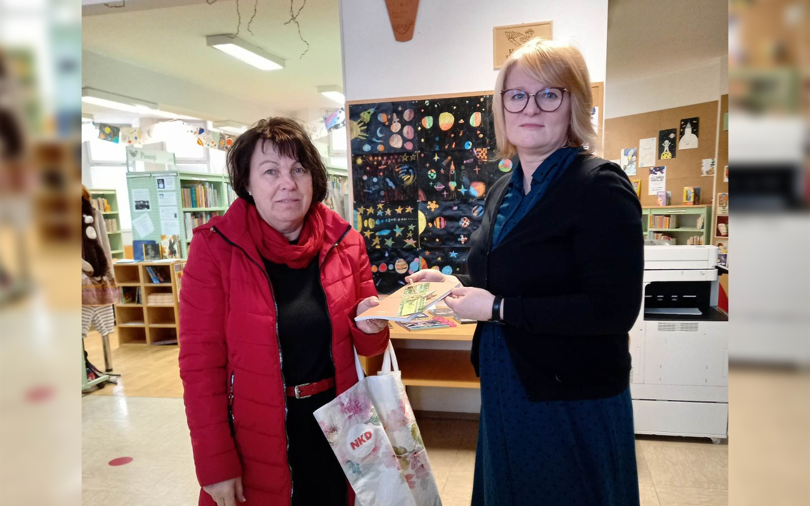 Jožica Breznik je bila prva ženska, ki je 8. marca obiskala knjižnico. Foto: Nada Valdhuber