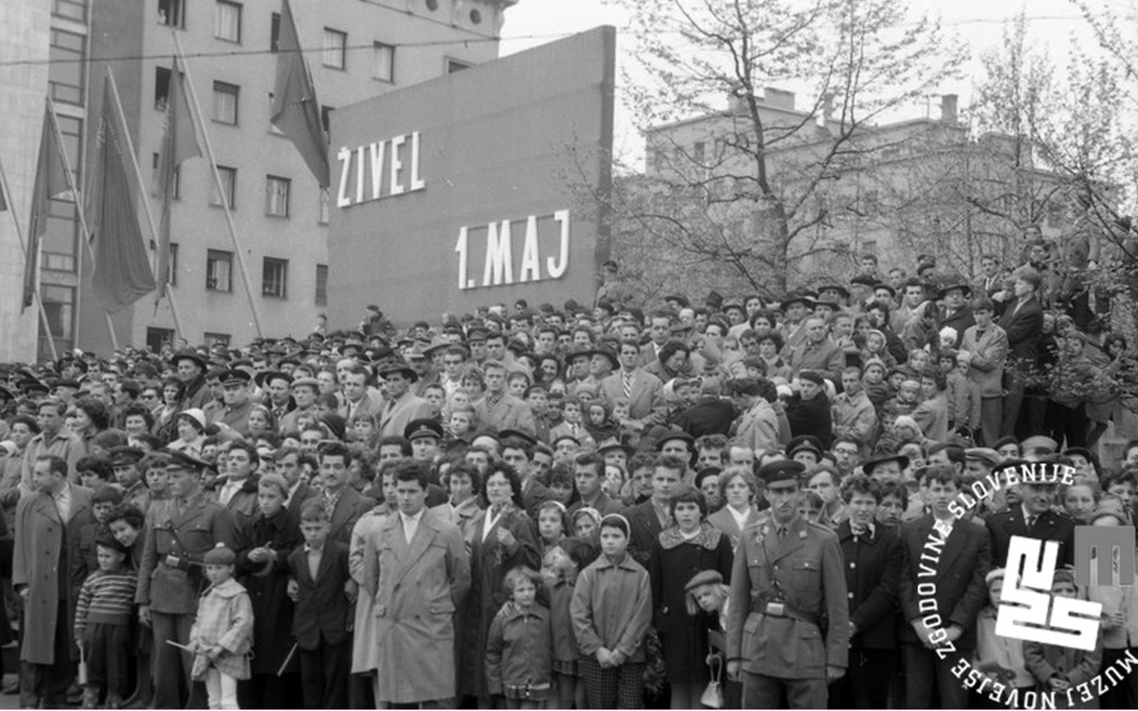 Prvomajsko zborovanje v Ljubljani 1960. Foto: arhiv Muzeja novejše  in sodobne zgodovine Slovenije.