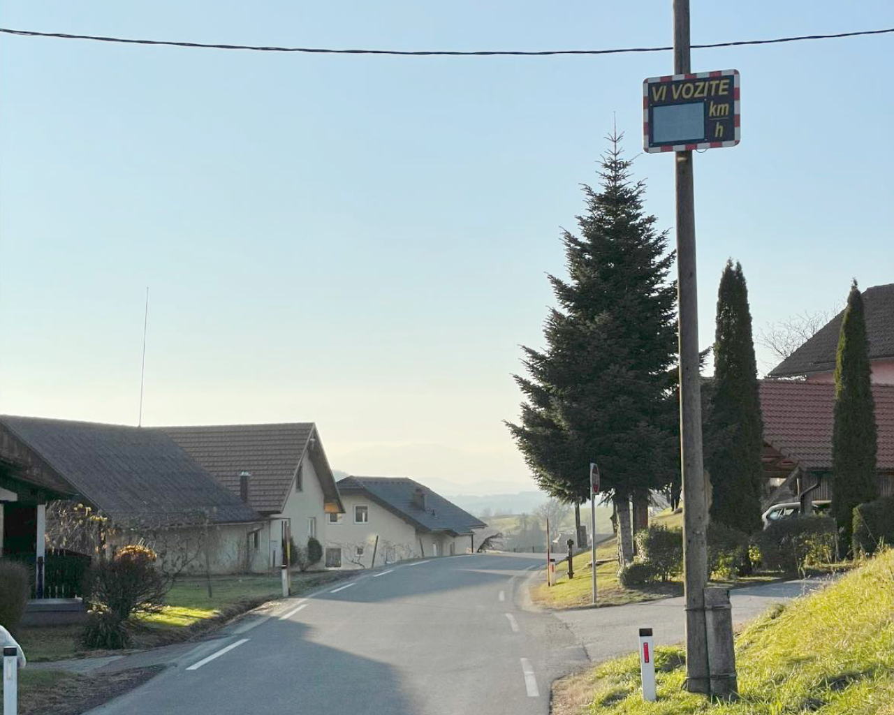 Zaskrbljujoče je, da je v času, ko se otroci vračajo iz šole proti domu, bila zabeležena hitrost kar 89 km/h.