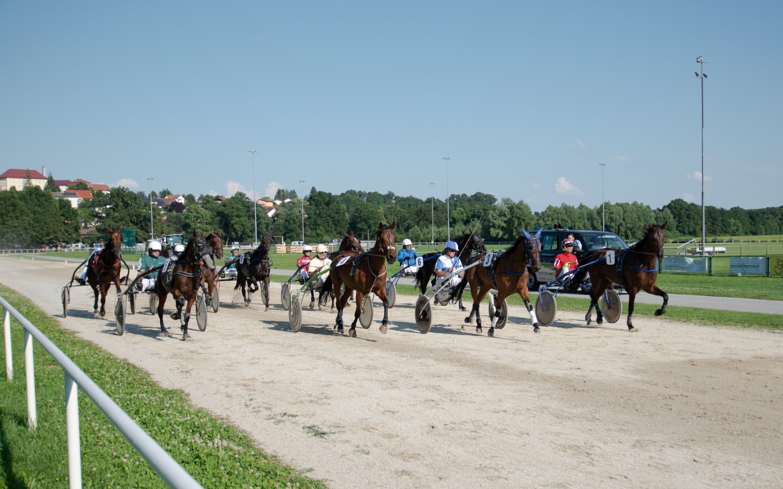 Konjeniško društvo Slovenske gorice Lenart vljudno vabi, da preživite čudovit kasaški dan v družbi izjemnih in hitrih kasačev. Foto: arhiv društva