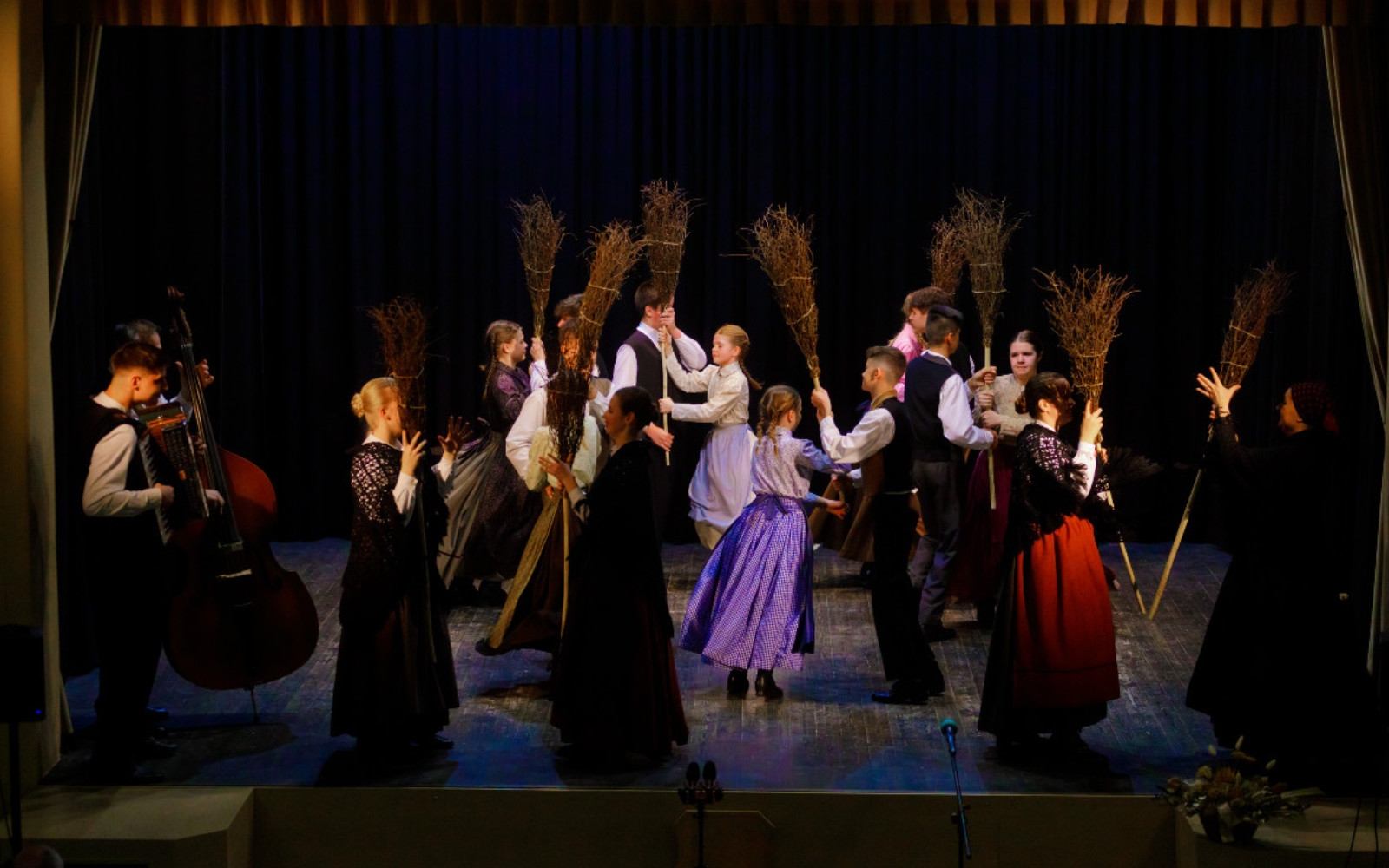 Folklorna skupina Šleka pac se je letos uspešno uvrstila na državno srečanje!