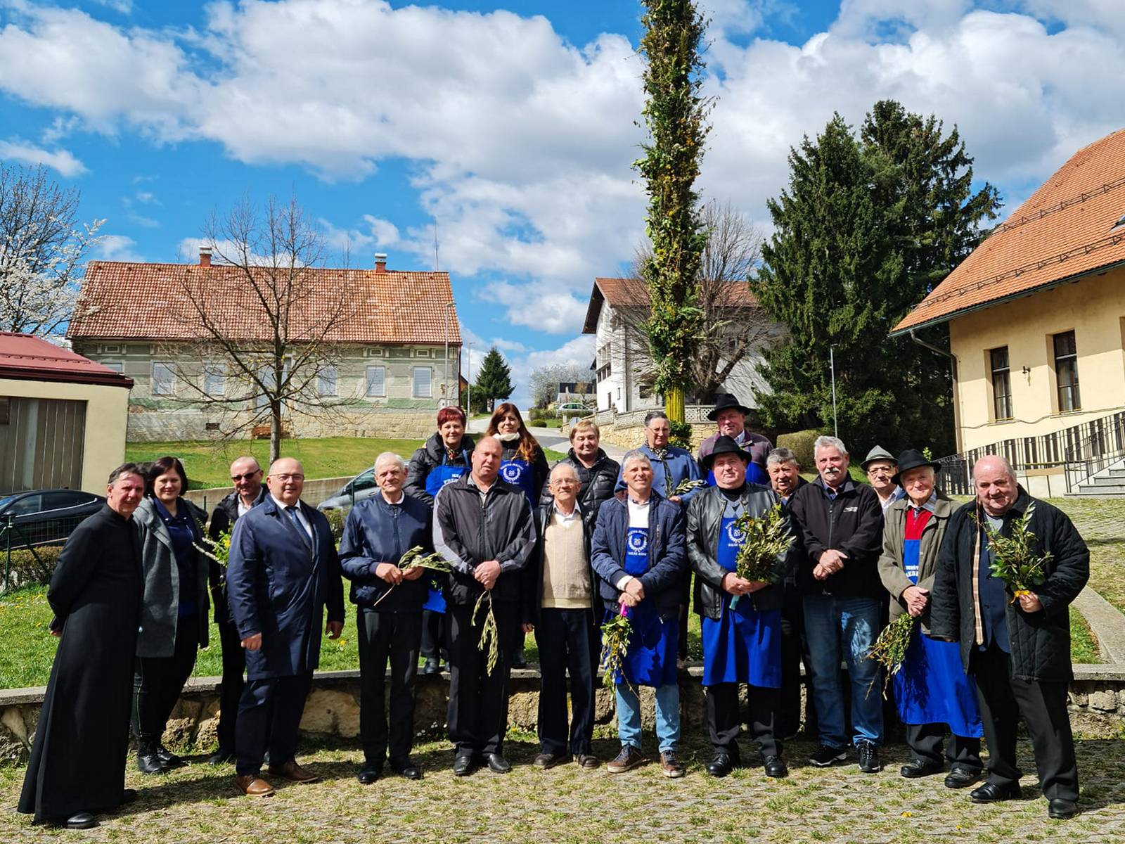 Člani Društva Presmec iz Dolgih Njiv so znani po tem, da zmeraj presenetijo z izdelanim presmecom. Foto: Aleksandra Papež.