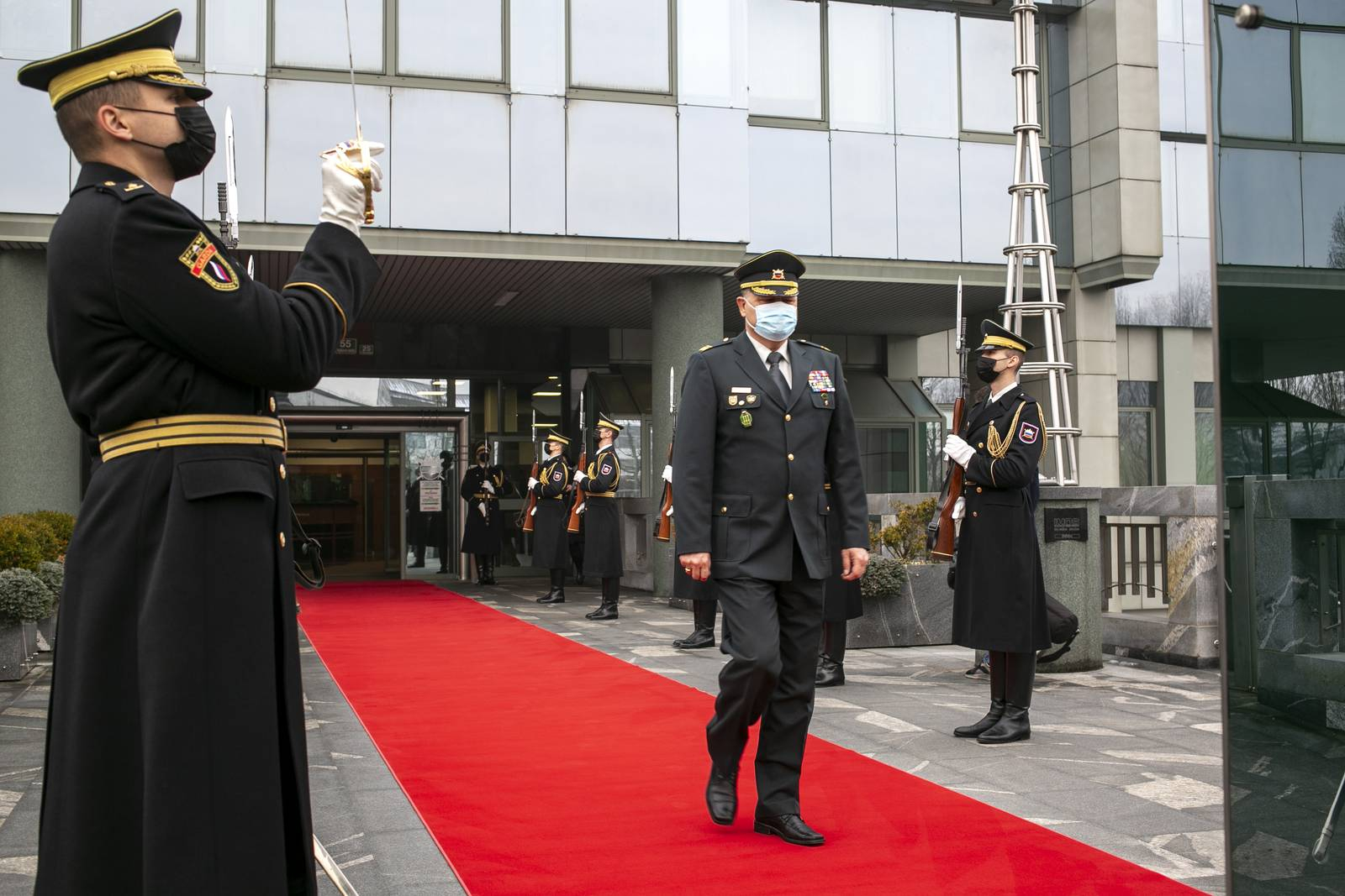 Brigadir Ernest Anželj ob slovesu od aktivne vojaške službe. Osebni arhiv.