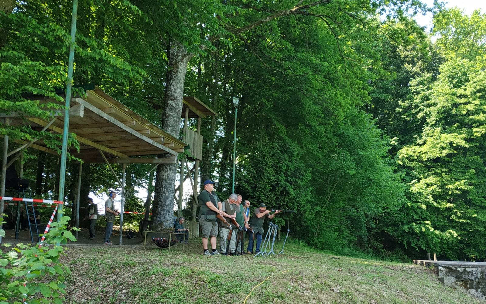 Strelci na strelišču v Vitomarcih. Foto: Marjan Toš.