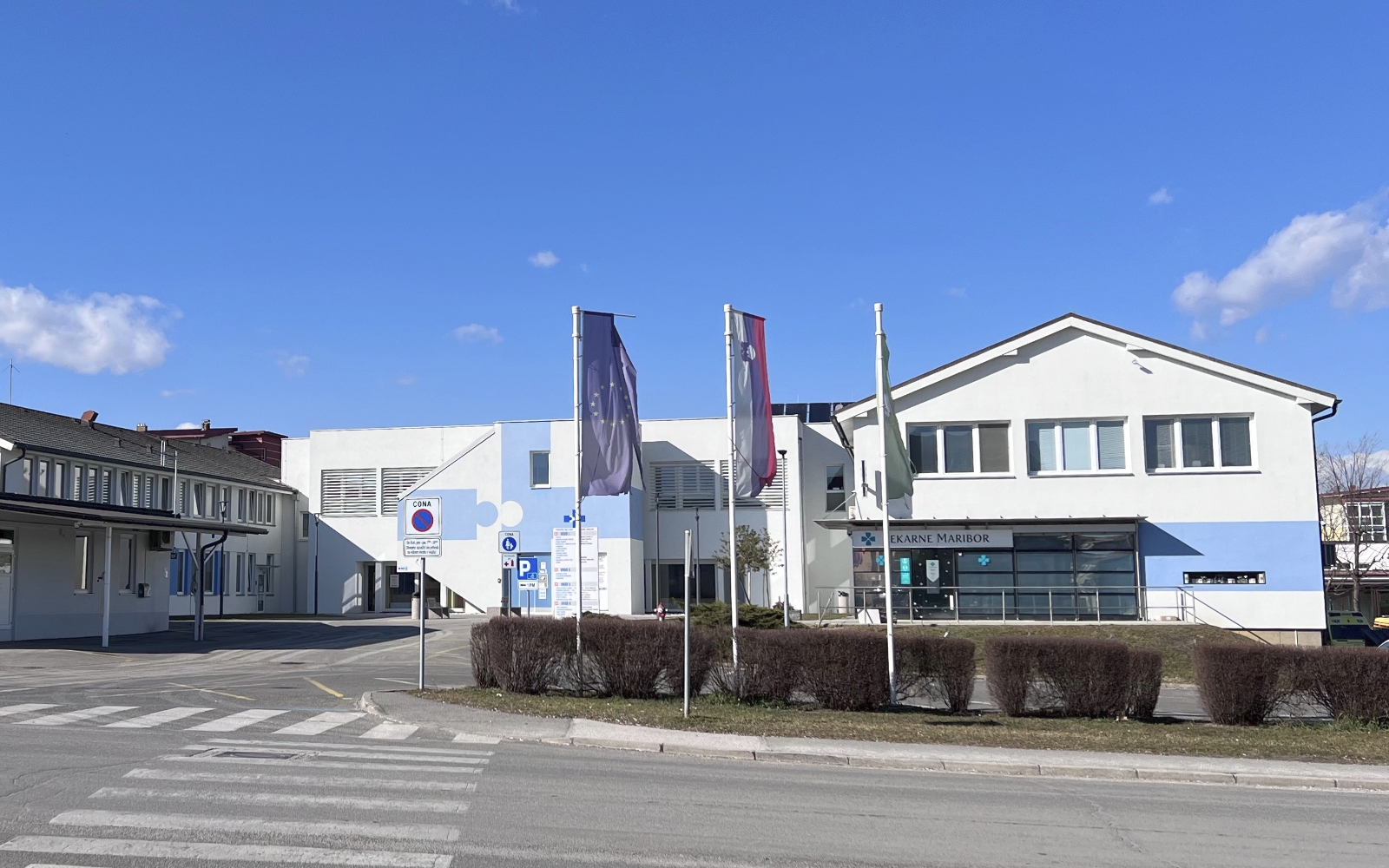 Zdravstveni dom in lekarna bosta delovali po ustaljenem delovnem času.