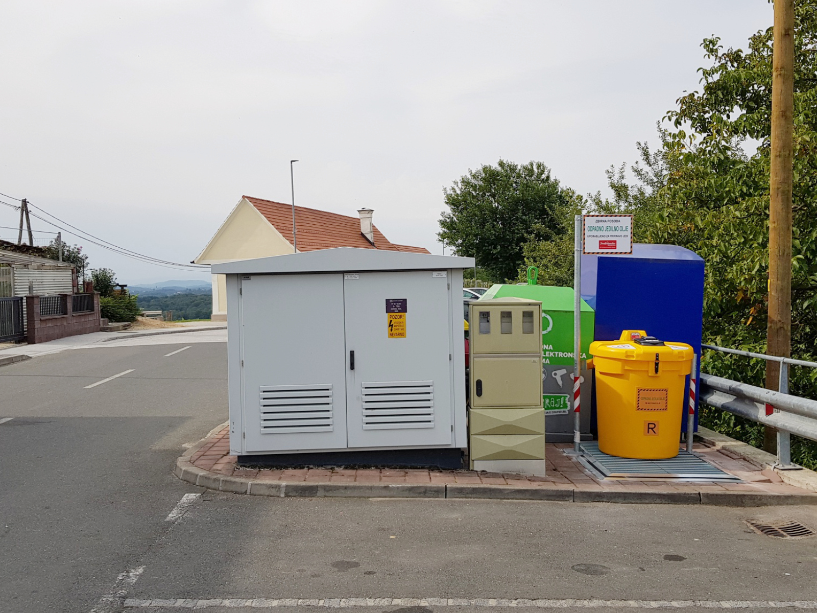 Na ekološki otok lahko domačini odlagajo zavržene tekstilne izdelke, električno in elektronsko opremo ter aparate in po novem tudi odpadno jedilno olje.