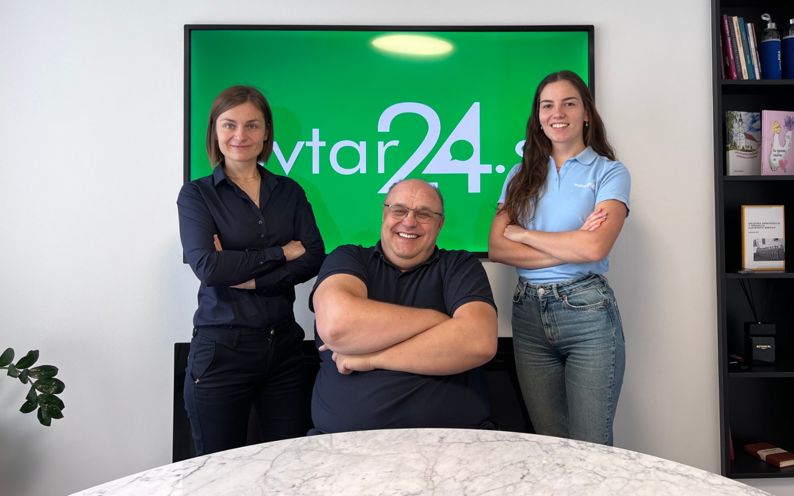 Nina Zorman, novinarka, Zmago Šalamun, odgovorni urednik Ovtar24.si in Barbara Ribič, novinarka (od leve proti desni)