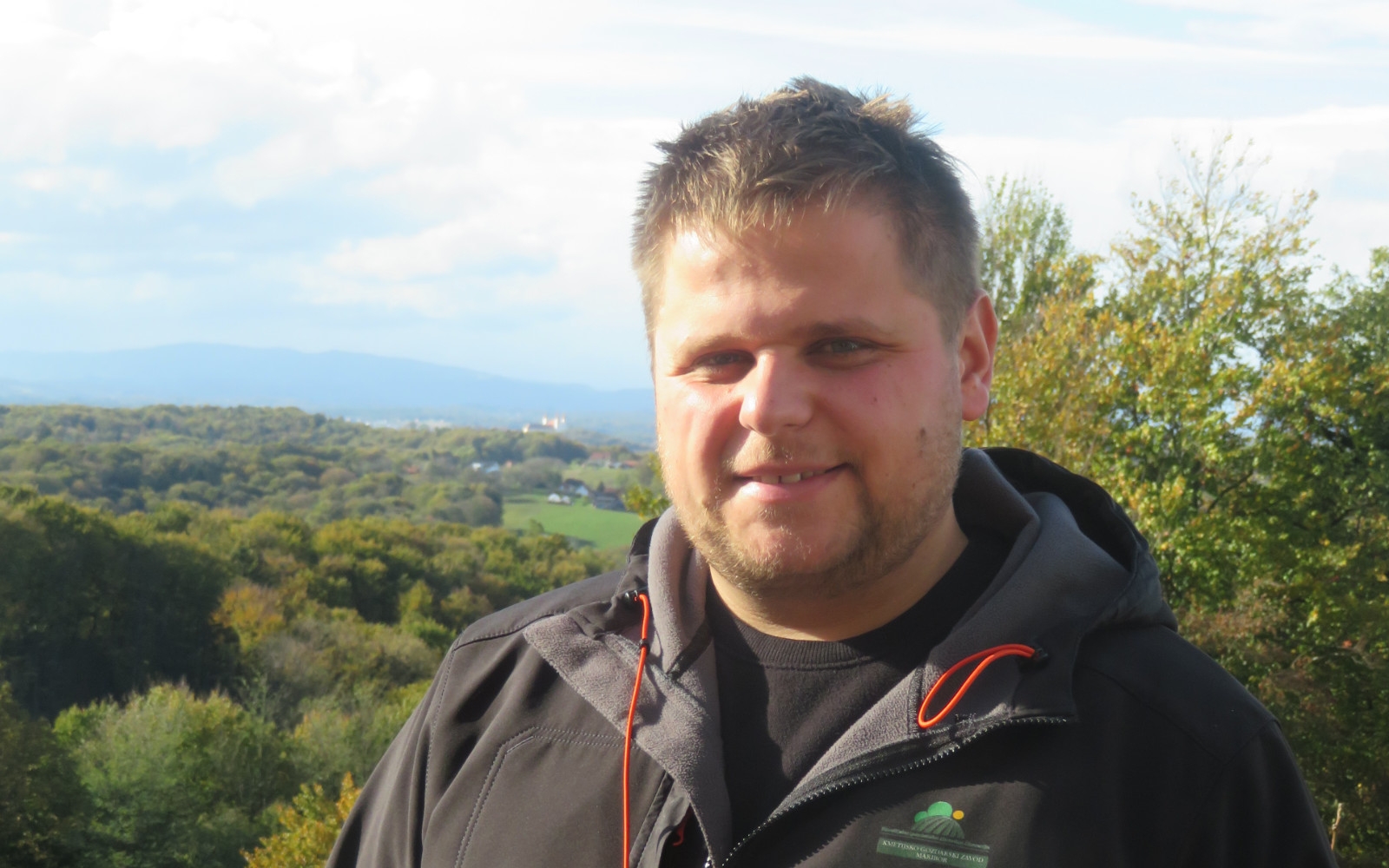 Marko Breznik, magister kmetijstva: »Pomembno je, da ukrepe za zatiranje in preprečevanje širjenja zlate trsne rumenice izvajajo vsi vinogradniki, tudi tisti, ki imajo samo latnike, brajde ali en sam trs, sicer so prizadevanja vseh zaman.« Foto: Tomaž Kšela