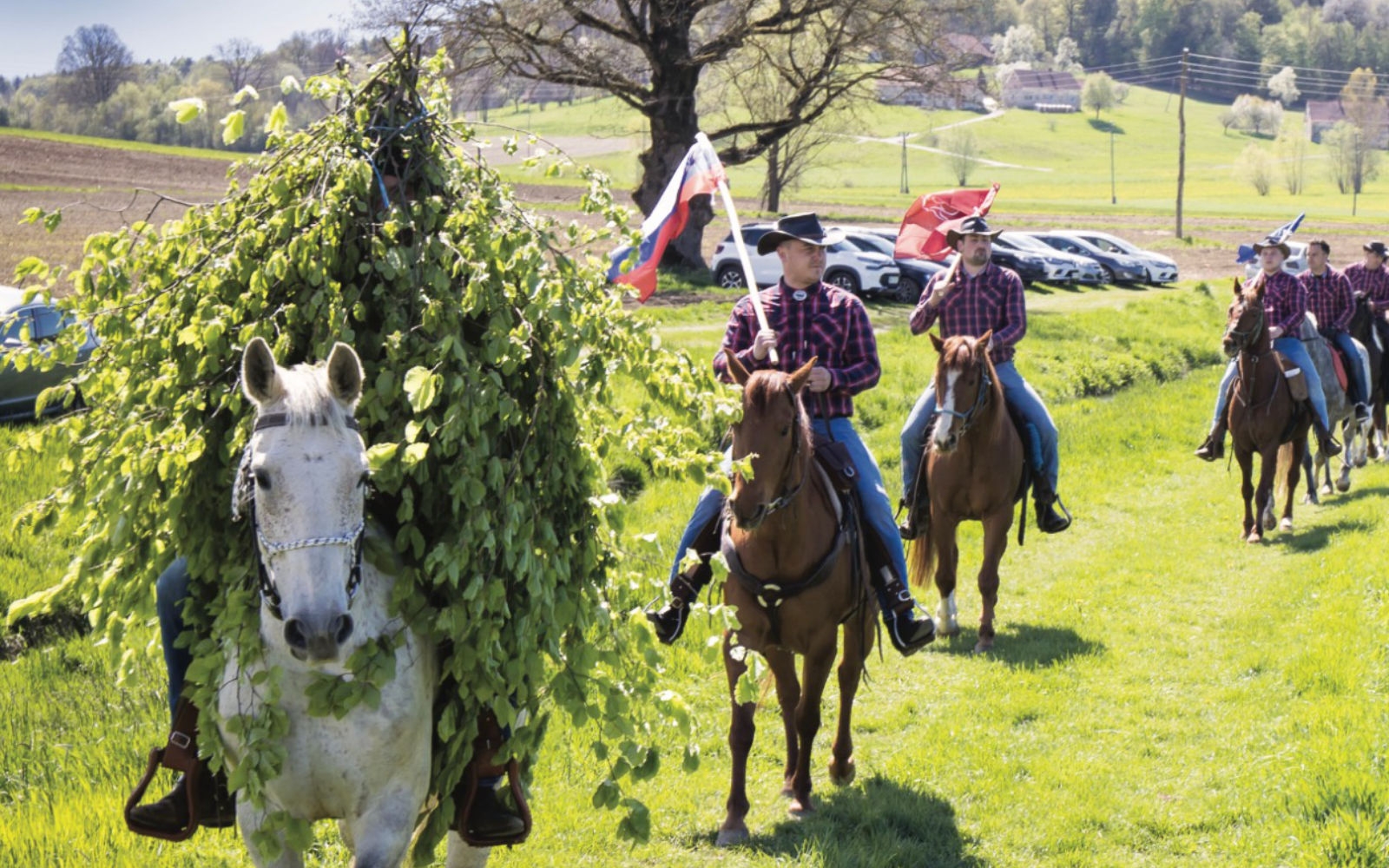 Lik sv. Jurija je simbolična figura, ki prikazuje, da zmore vsak izmed nas živeti veliko dogodivščino. Za velilka dejanja so namreč bolj kot orožje pomembni pogum, odločnost in vera v dobro. Foto: Maksimilijan Krautič