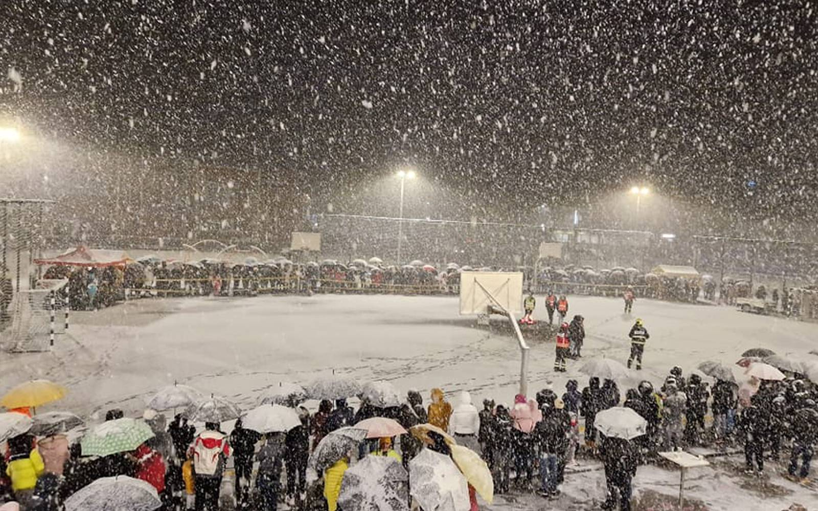 Zloudjova parada z Miklavžem uspela kljub obilnemu sneženju. Foto: arhiv društva
