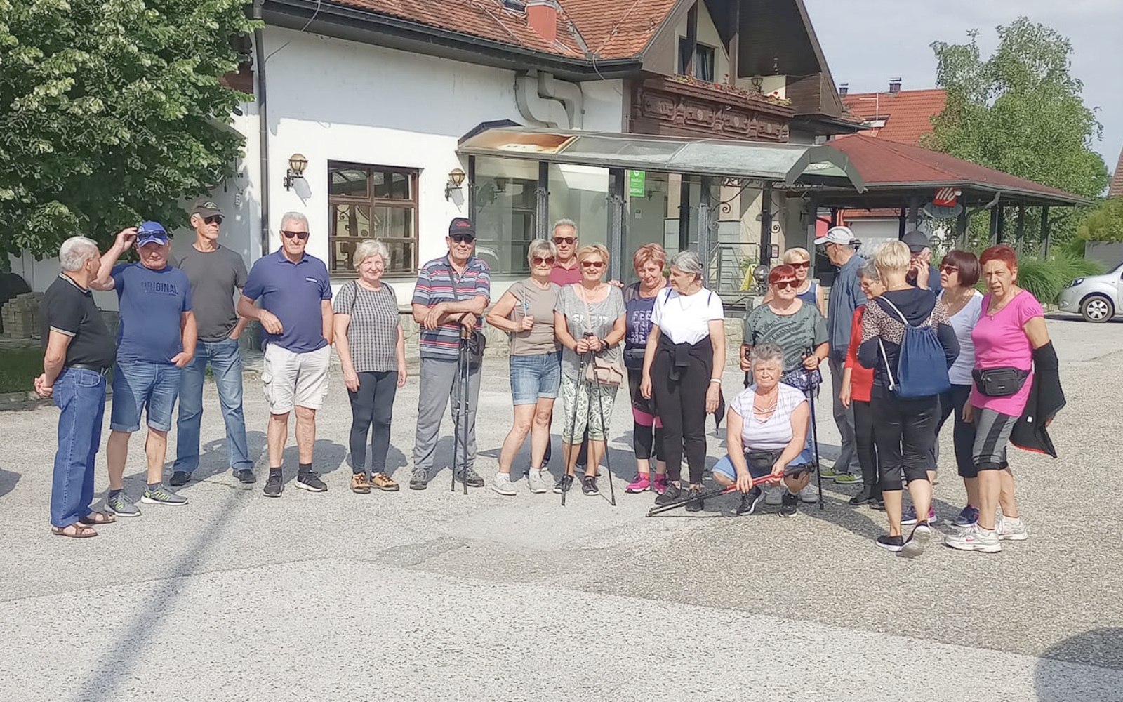 Pohodi društva DU Benedikt so odlična priložnost za ohranjanje zdravja, spodbujanje medsebojnega druženja ter raziskovanje lokalnih krajev. Foto: Milan Kocuvan