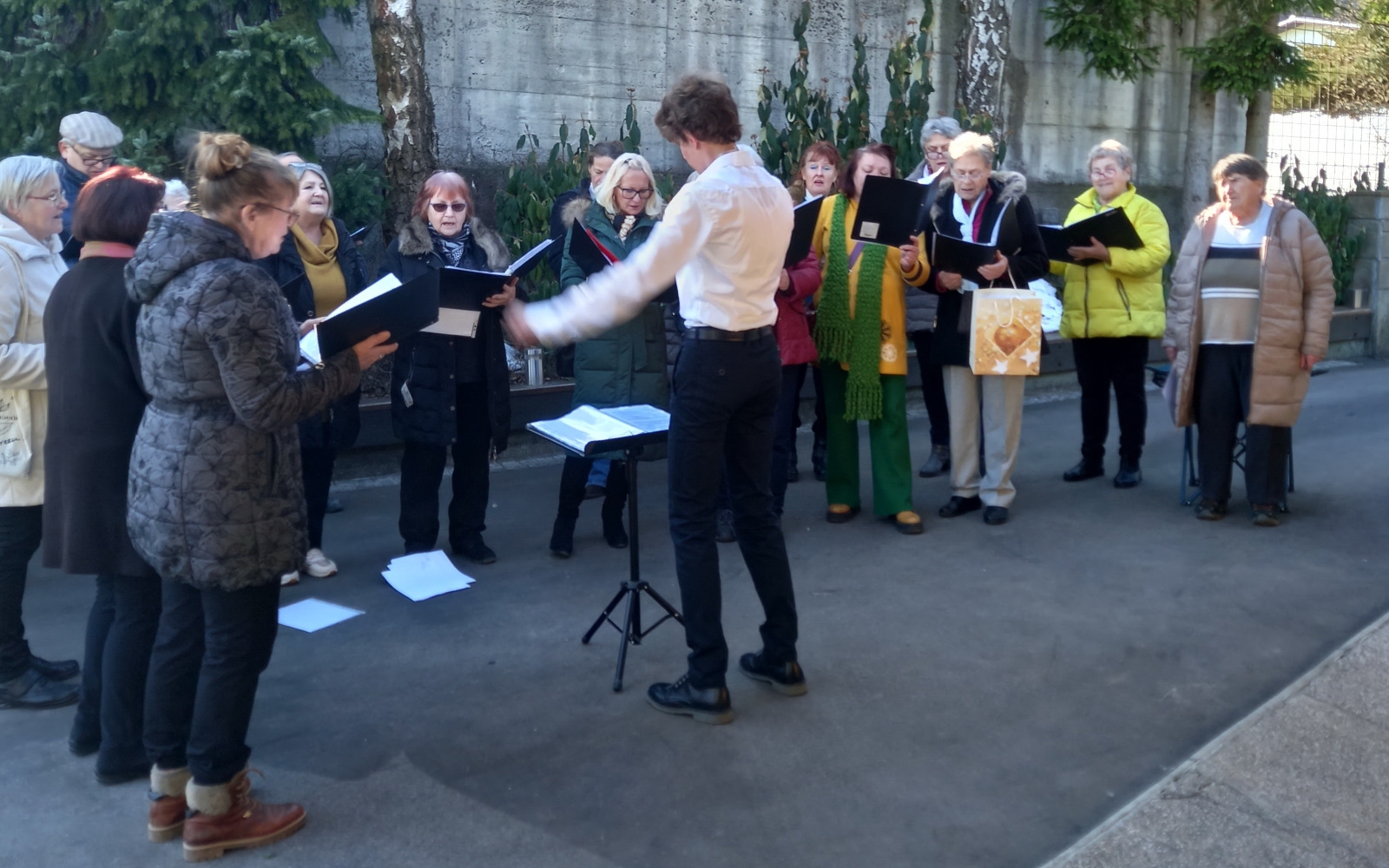 Slavljenec je zboru dirigiral kar sam. Foto: arhiv DDGM Maribor