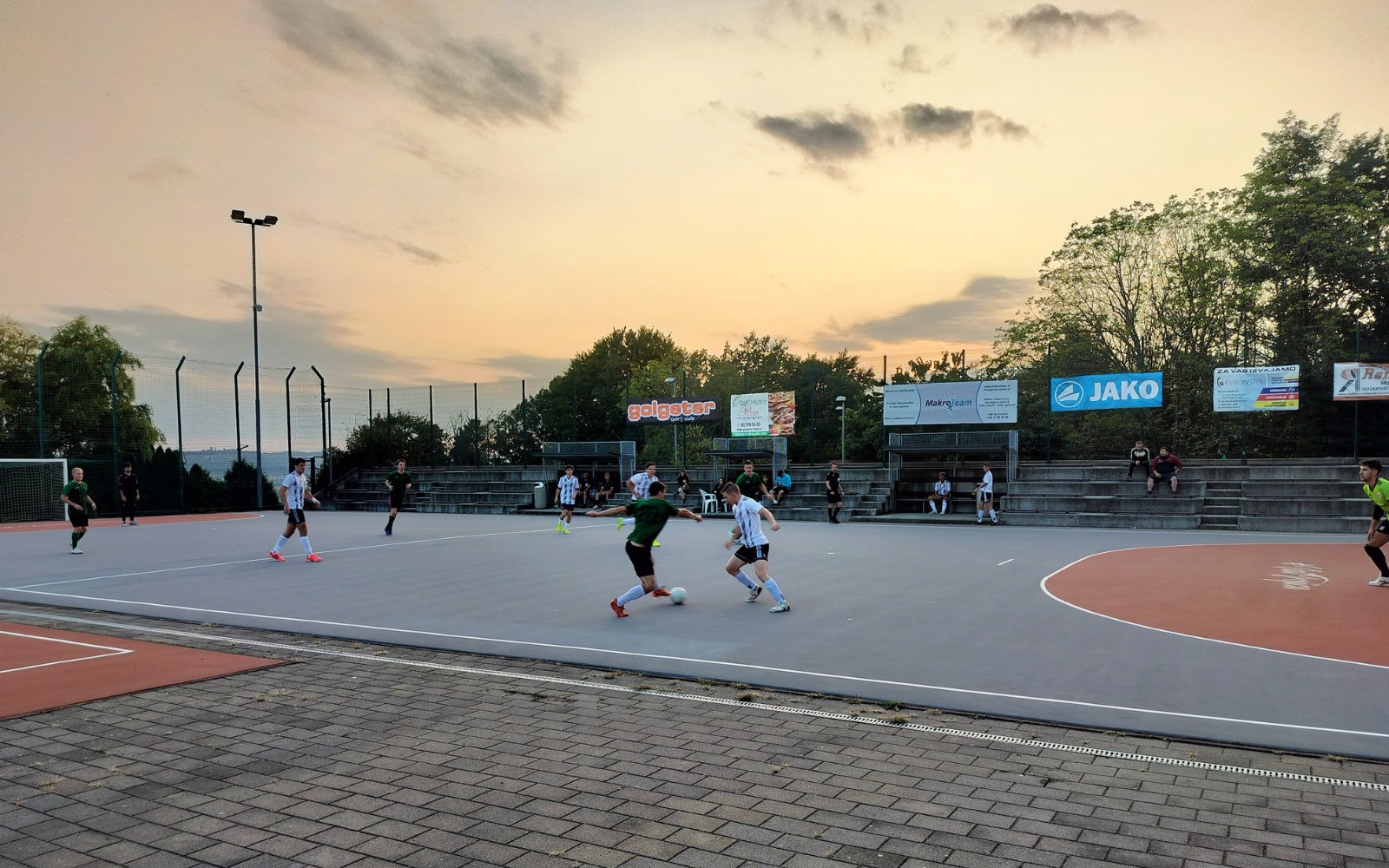 Utrinek z otvoritvene tekme sezone med ekipama Trojica LEZE in ŠD Selce. Foto: arhiv DMN Lenart