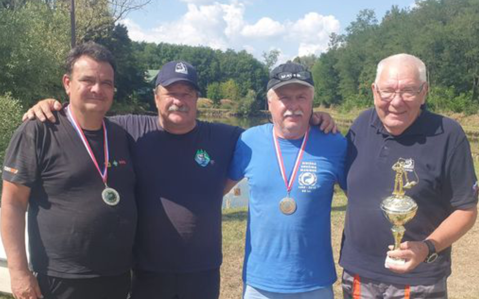 Bojan Javornik, predsednik ZRD Maribor  s pokalom za tretje mesto v Bjelovarju. Foto: Arhiv ZRD Maribor