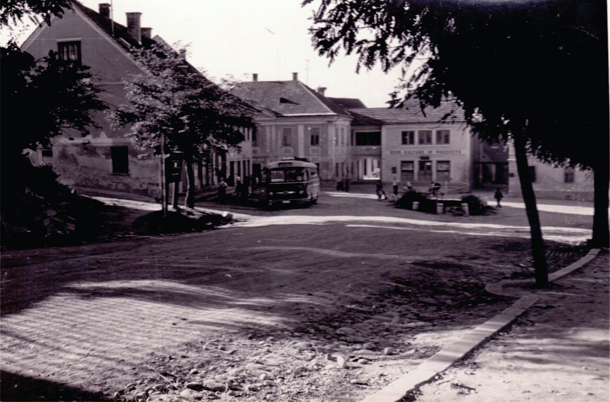Staro trško središče Lenarta z »otočkom«, na katerem je od leta 1935 rasla spominska lipo. Arhiv M. Toša