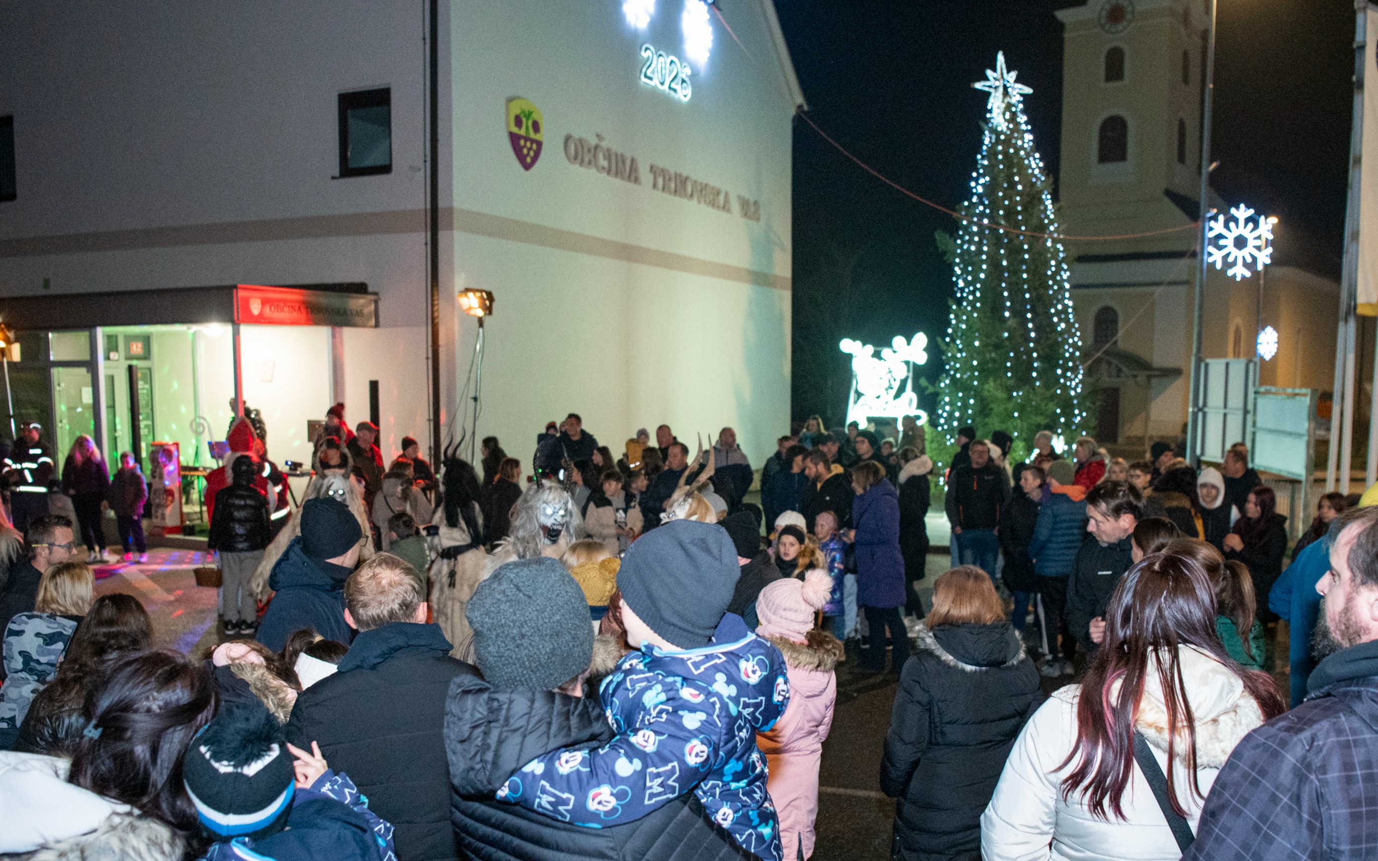 V Trnovski vasi ob sejmu prižgali praznične luči