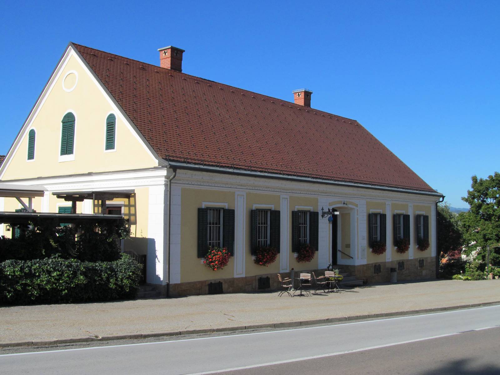 Prepoznavna podoba Šikerjeve gostilne v Močni