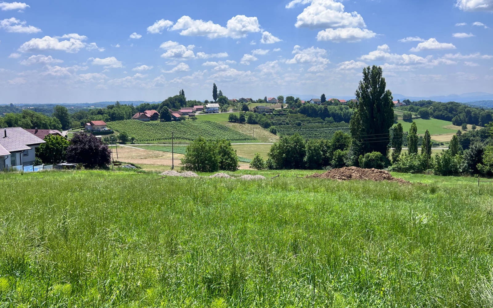 vecstanovanjski objekt zgoraj